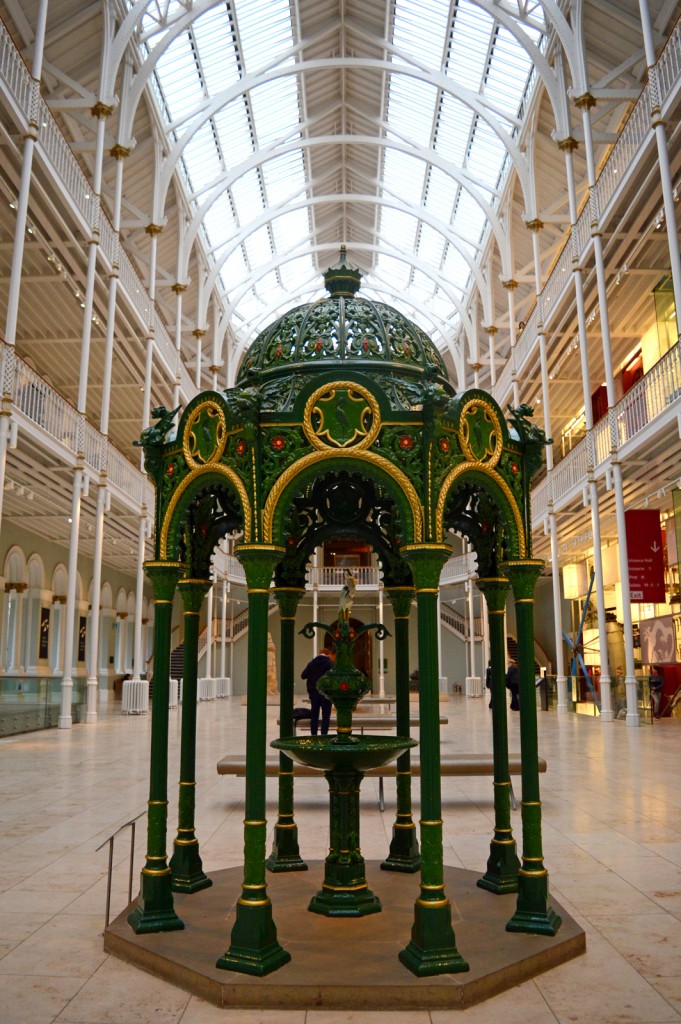 Belvédère vert dans le hall du musée