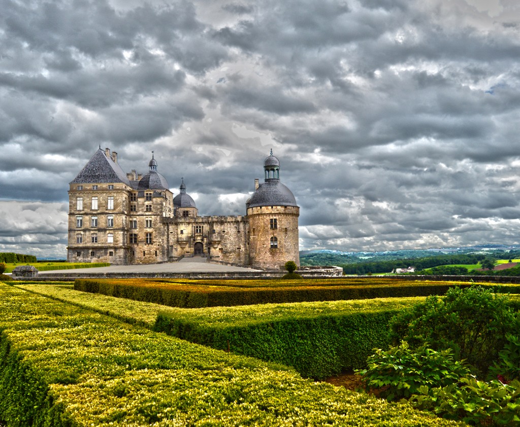 chateau-hautefort