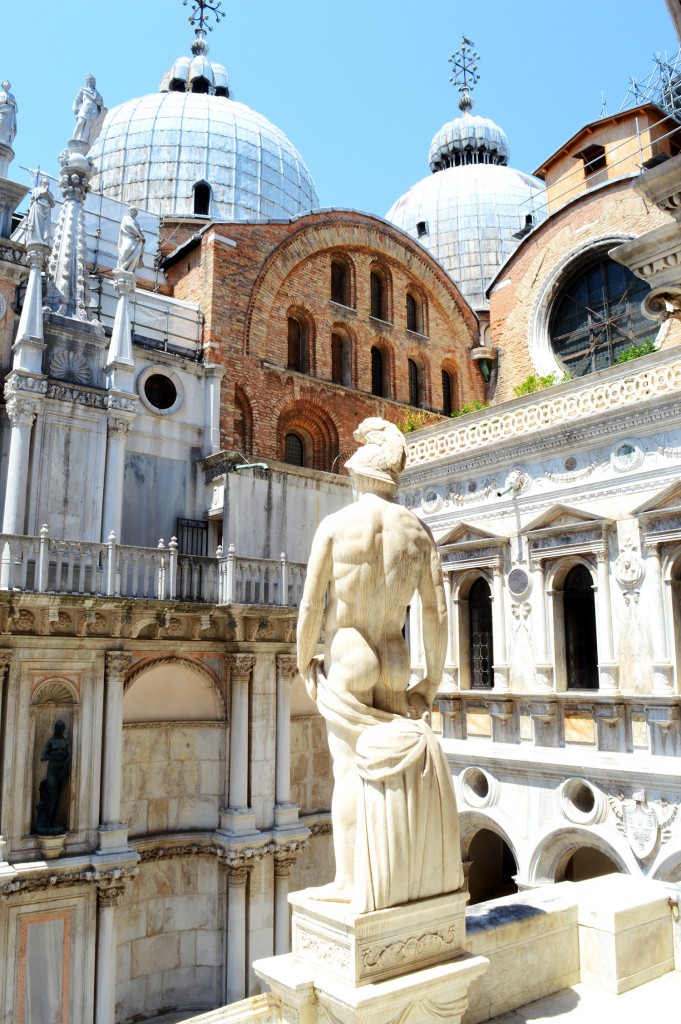 venise palais doges statue