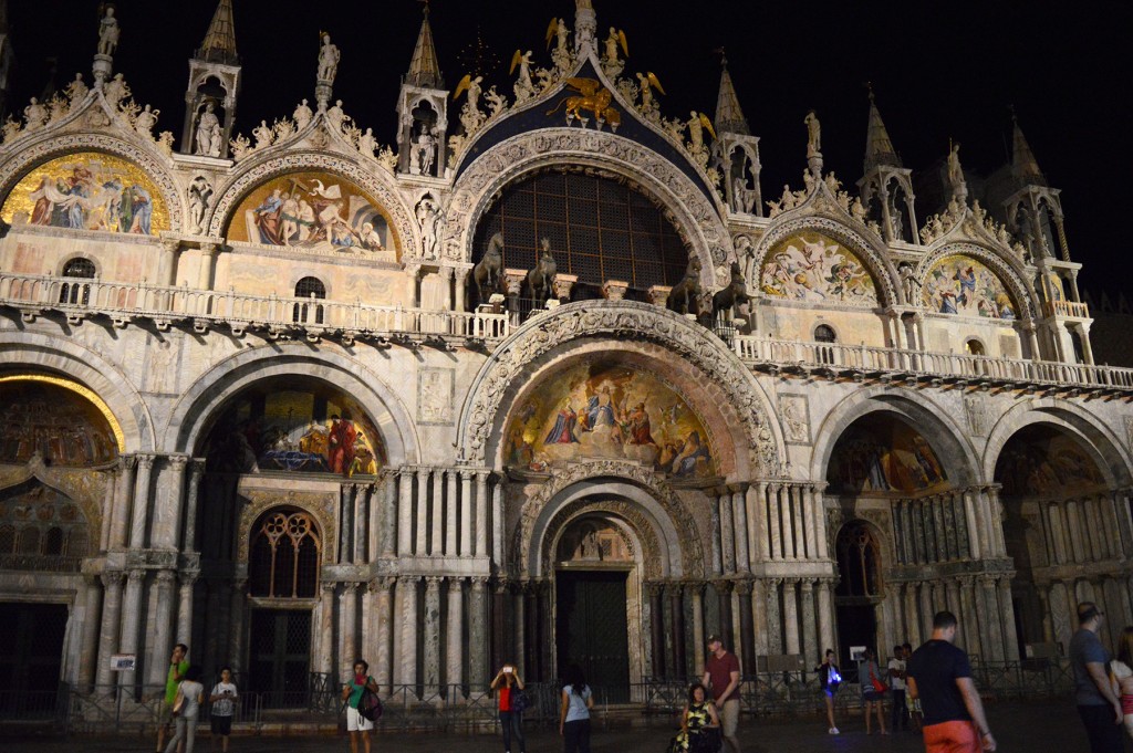 venise basilique saint marc nuit illuminée