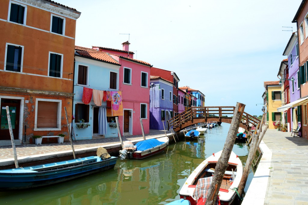 burano maisons colorées canal pont bateaux