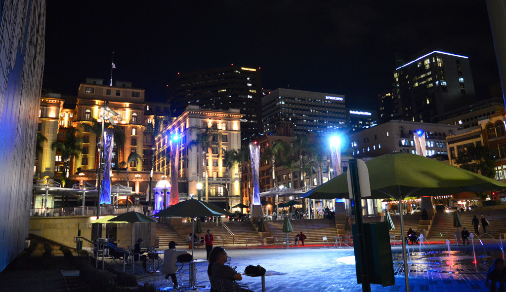 dans le centre-ville de san diego la nuit