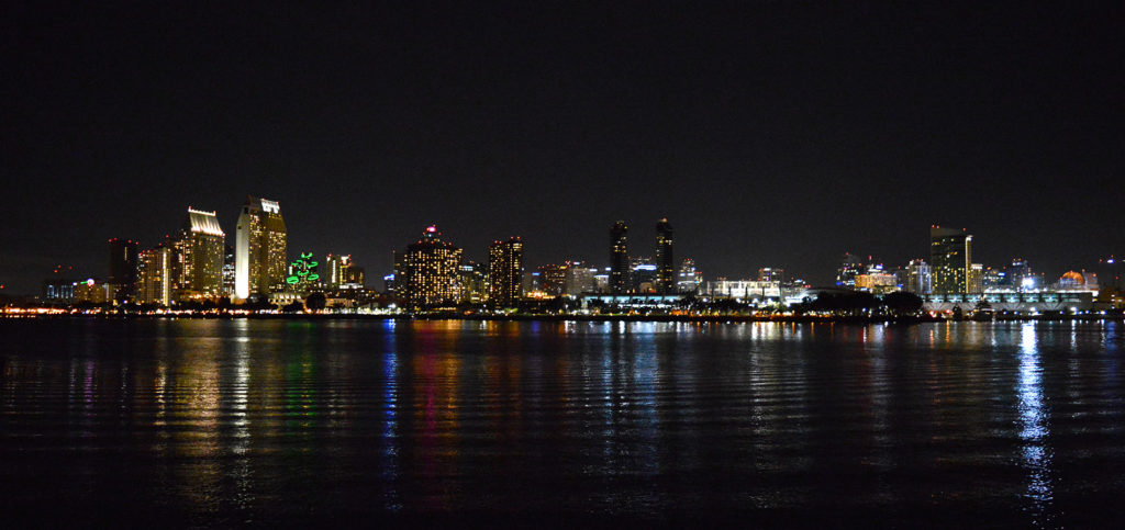 vue sur le downtown de san diego la nuit