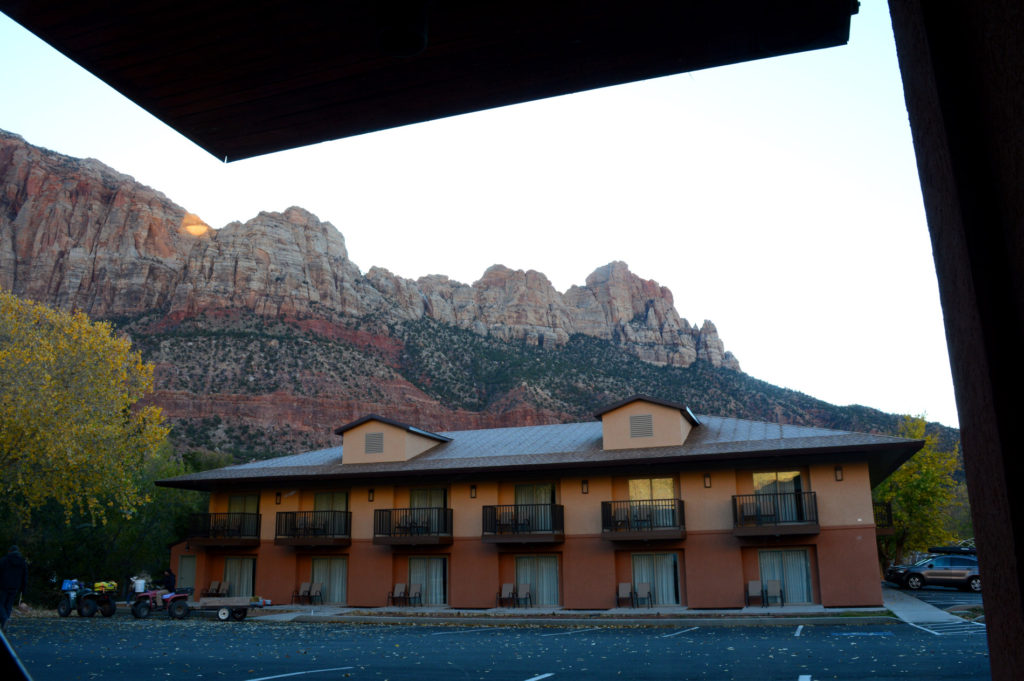 motel et vue sur les montagnes du parc