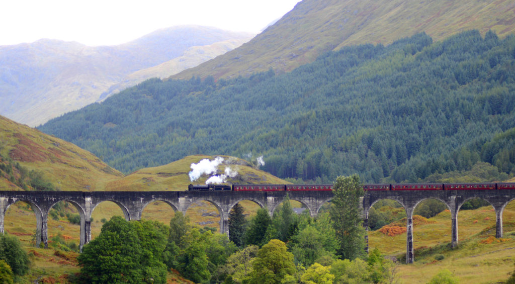 Viaduc de Glenfinnan avec le train jacobite