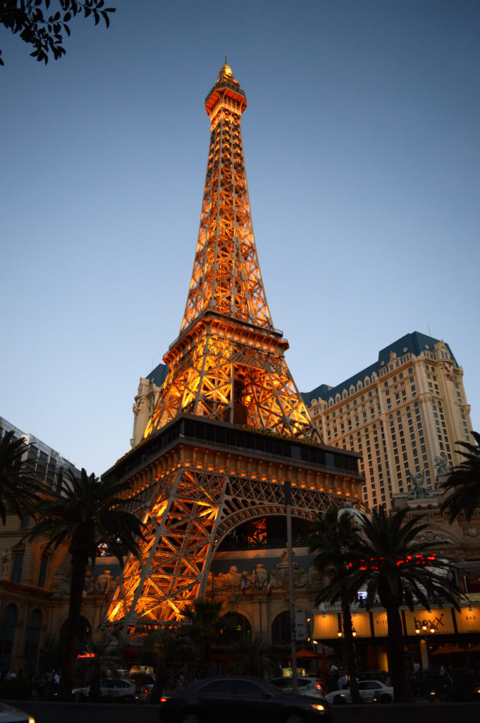 tour eiffel et hotel parisien