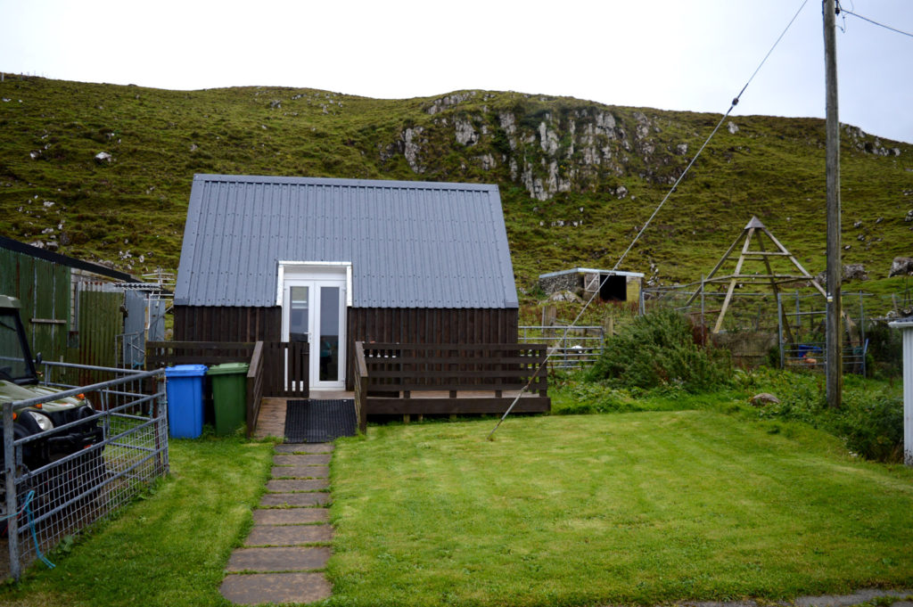 chalet airbnb entouré de verdure