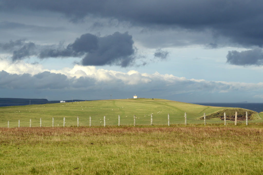 vue sur la campagne avec ciel orageux