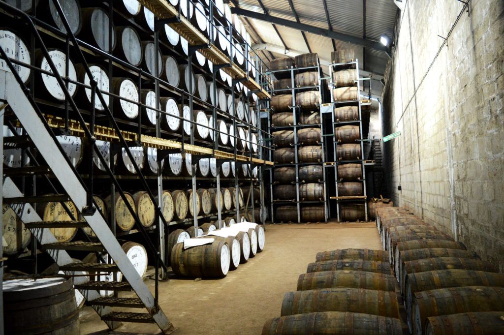 dizaines de tonneaux de whisky