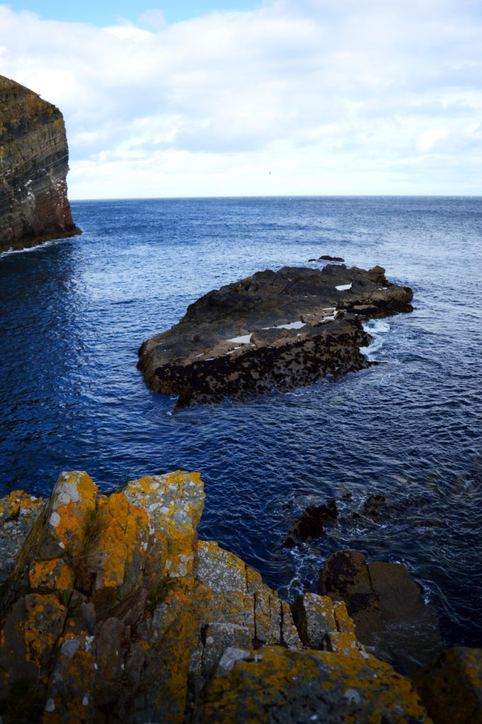 vue sur la mer depuis le bas des marches