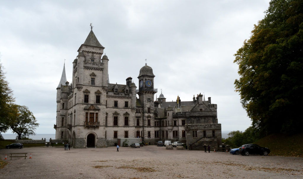 devant du chateau de dunrobin