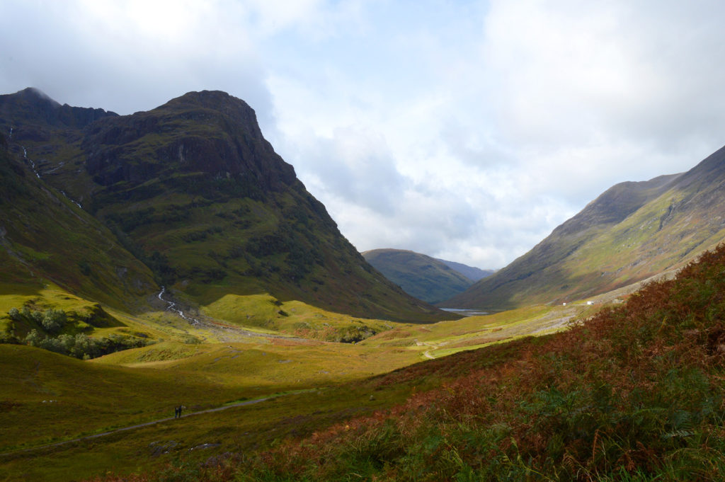 Jeux de lumière jaune/vert/orange sur la vallée de Glen coe