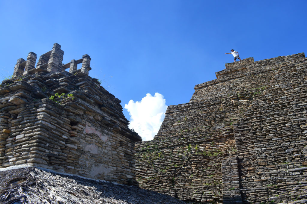 pyramide ruines mayas tonina mexique