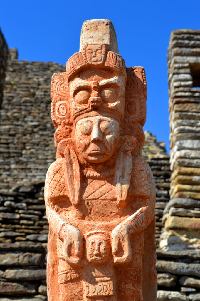 sculpture maya ruines de Tonina au Mexique