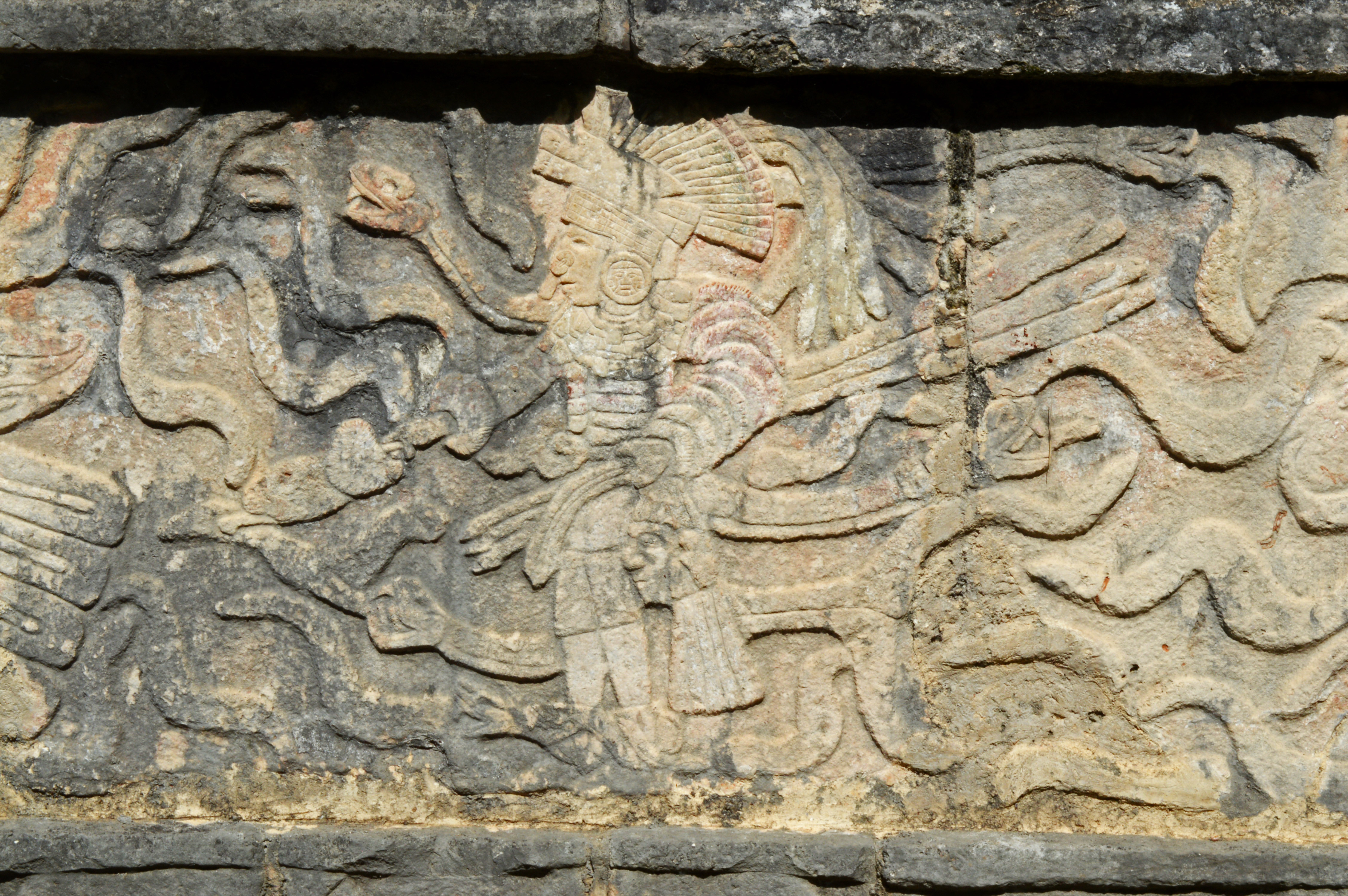 guerrier maya sculpté ruines chichen itza mexique