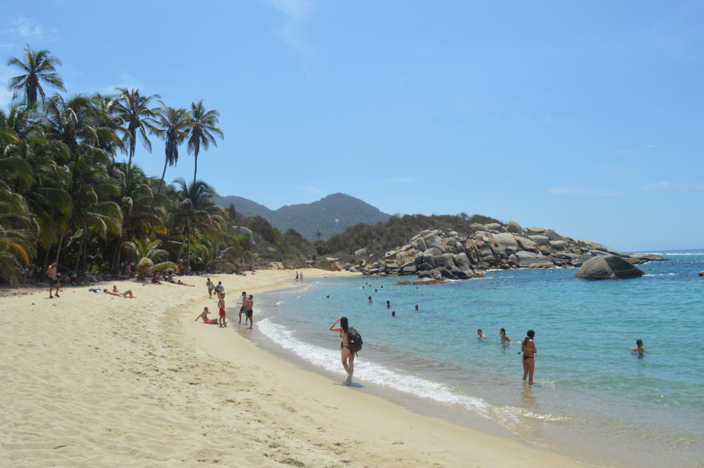 Plage d'eau turquoise de Cabo San Juan dans le parc Tayrona