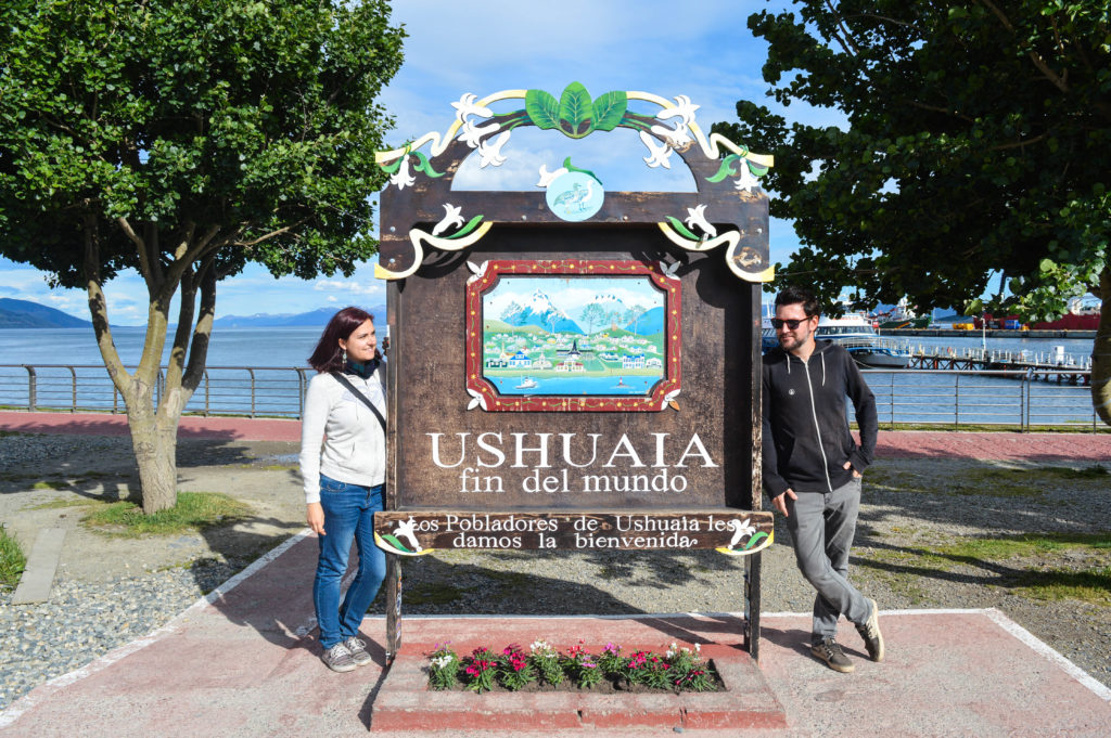 Panneau d'accueil de la ville d’Ushuaïa : "fin del mundo"