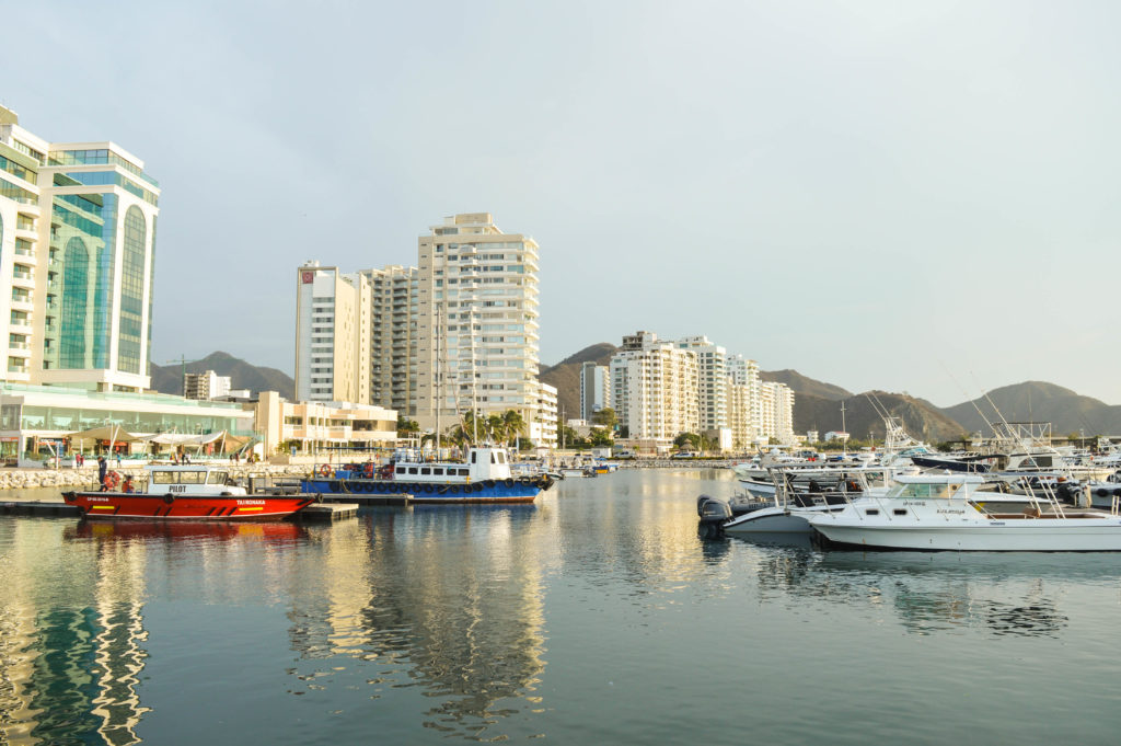 Immeubles le long du port de Santa Marta