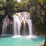 cascade d'eau turquoise dans la forêt tropicale, el chiflon, chiapas