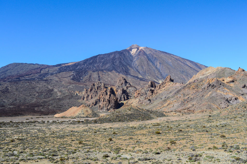 Vue sur le volcan depuis la route