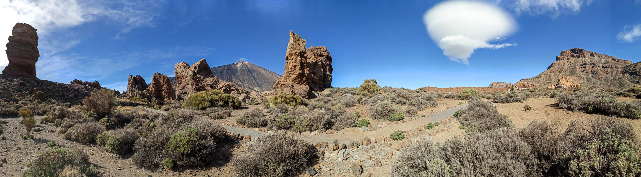 Panorama des Roques de Garcia à Tenerife, avec le volcan Teide au fond