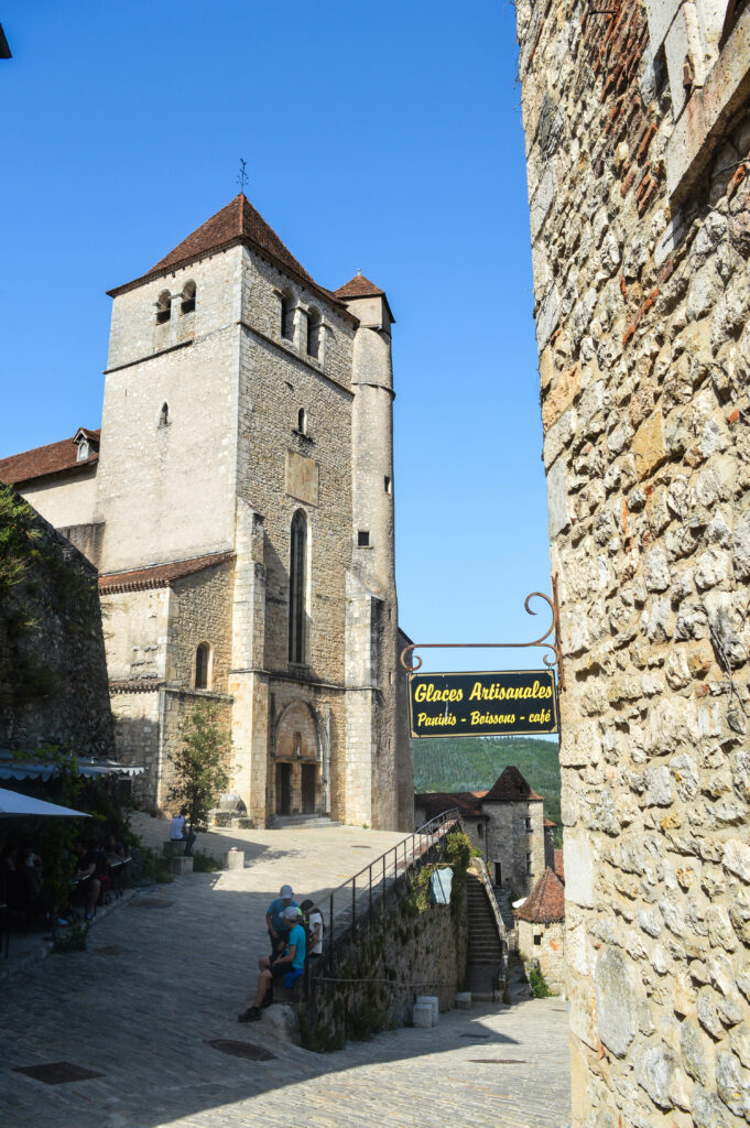 petite rue, église