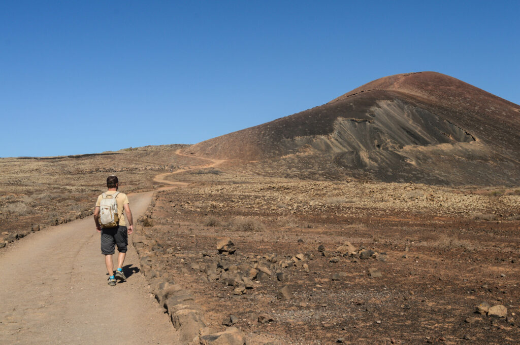 Chemin de randonnée vers Calderon Hondo à Fuerteventura