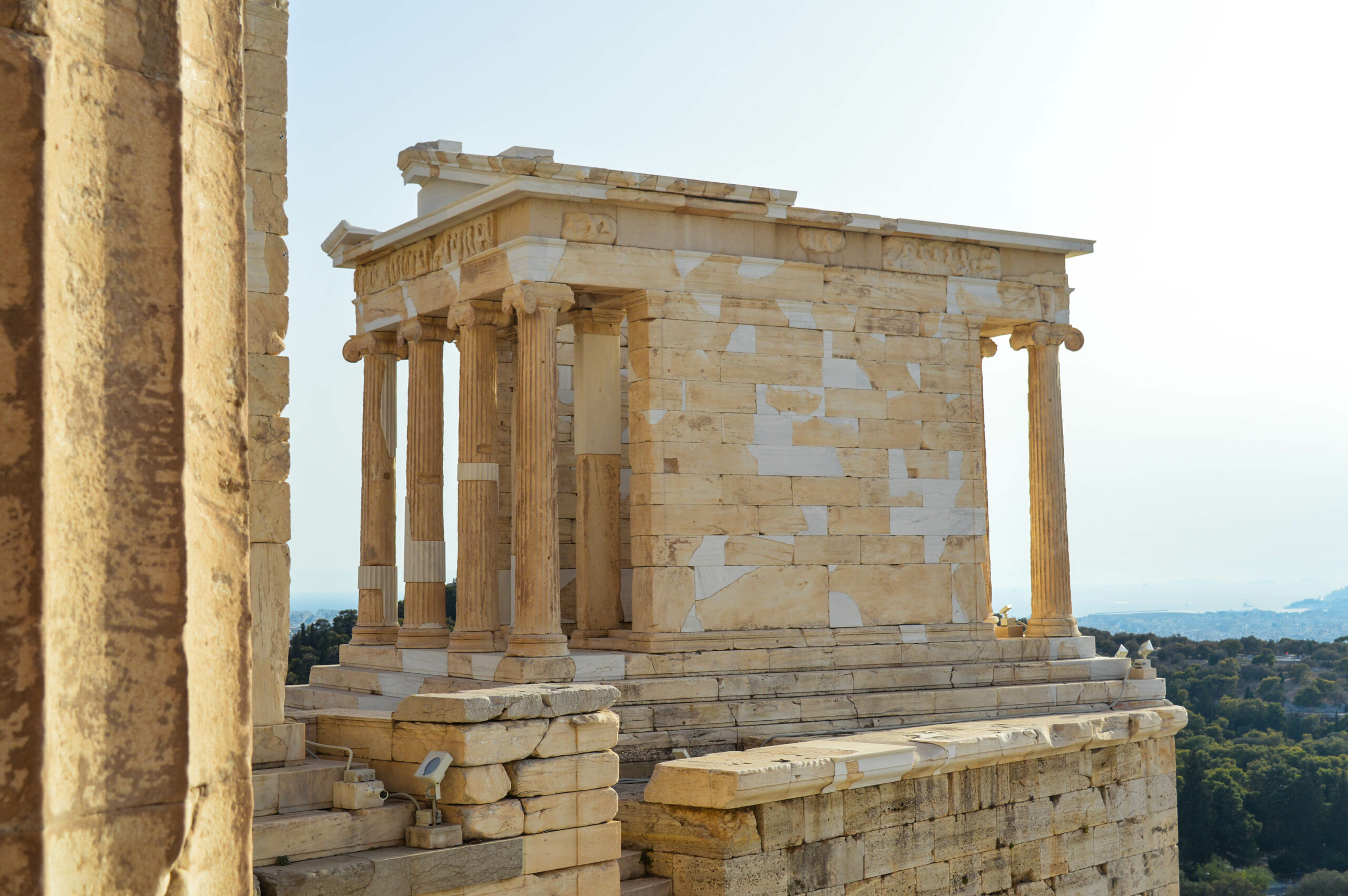 Le temple d'Athéna Nikè et ses 4 colonnes