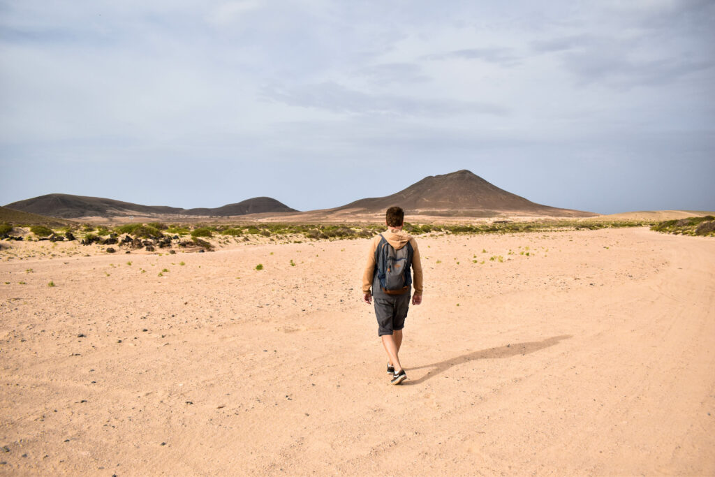 grande route de sable pour randonnée à fuerteventura