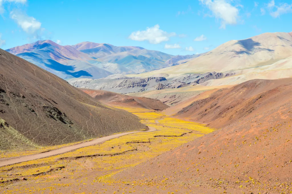 paysages montagneux et colorés du nord ouest argentine