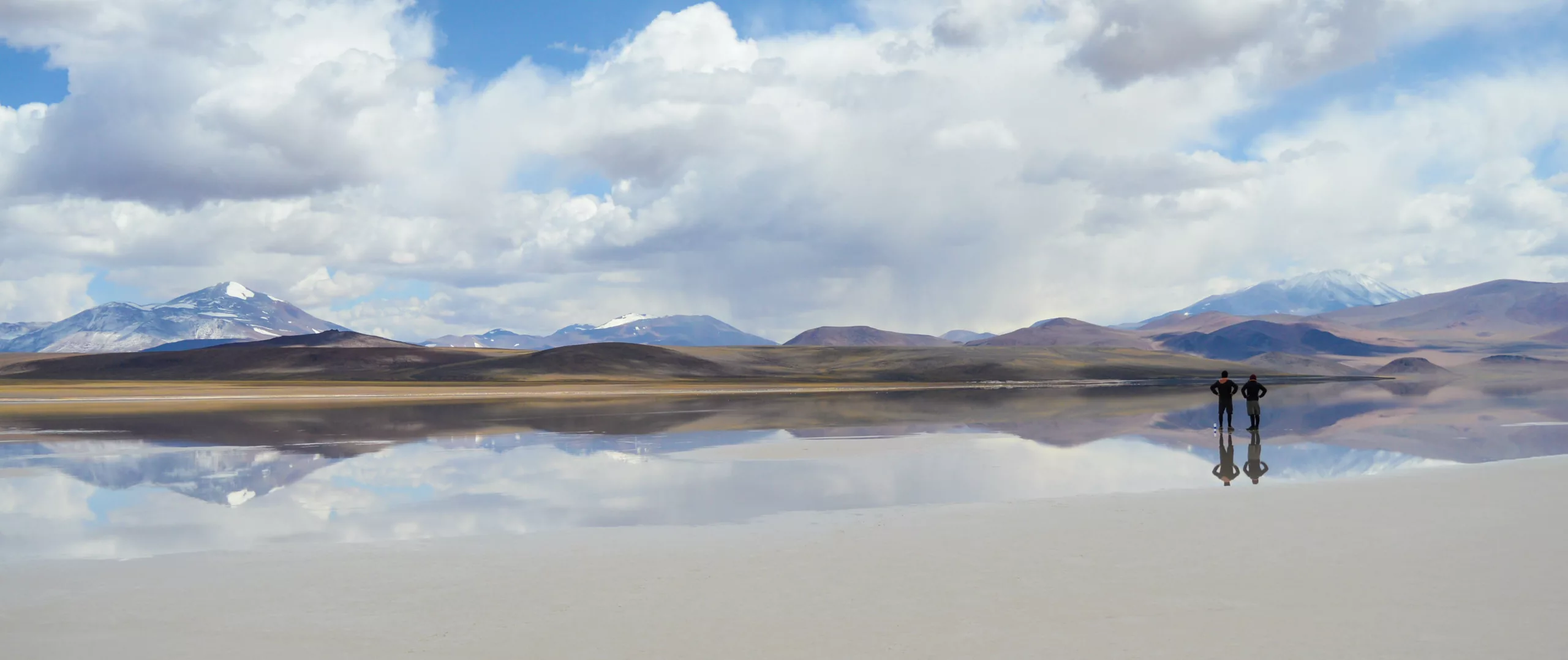 vue sur la laguna brava et ses reflets dans nord-ouest argentine