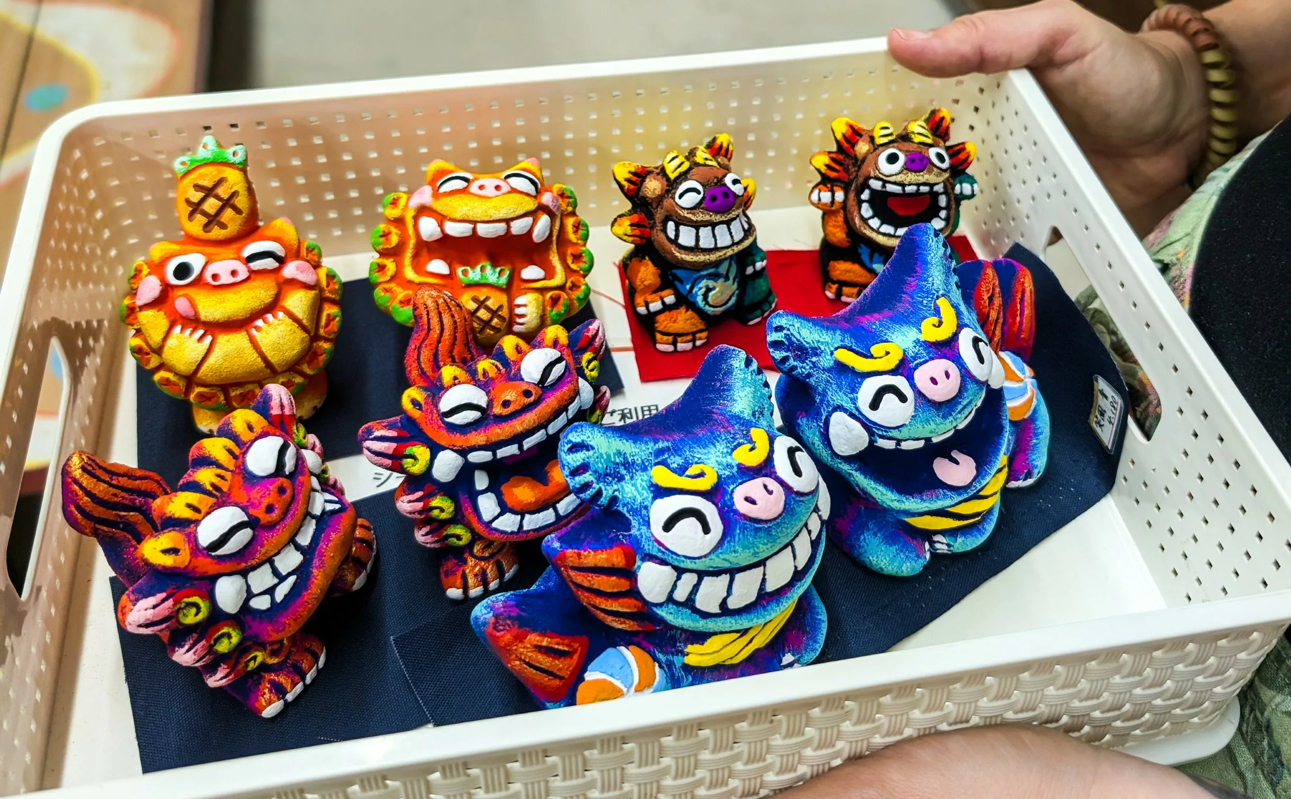 Figurines de paires de shisas de plusieurs styles et couleurs
